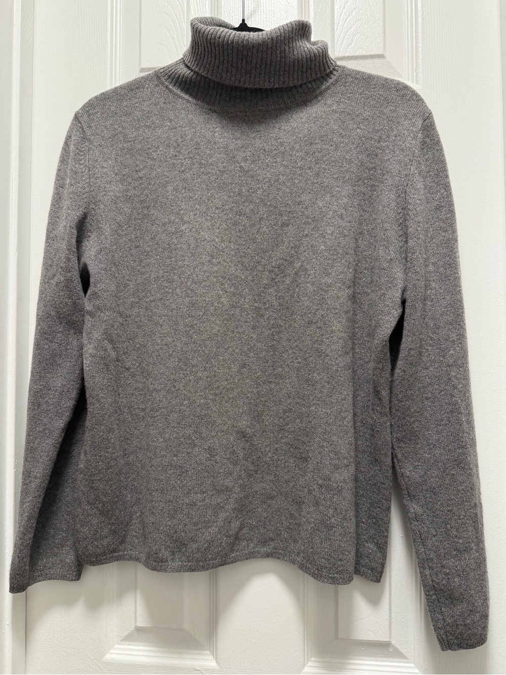 Valerie Stevens 100% Cashmere Gray Turtleneck Sweater